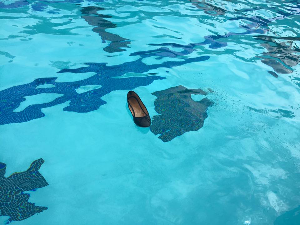 Interpreter shoe fell in pool