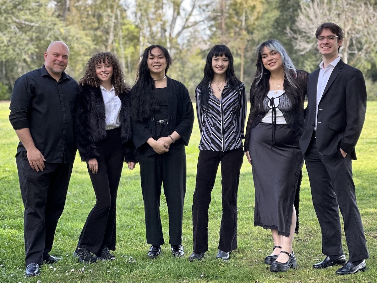 Vocal Flight choral group: young people standing in line